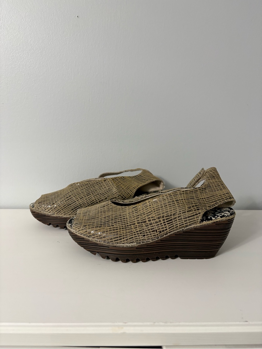 Bernie Mev Mely Beige Metallic Shimmer Snake Laser Cut Platform Wedge Sandal 37